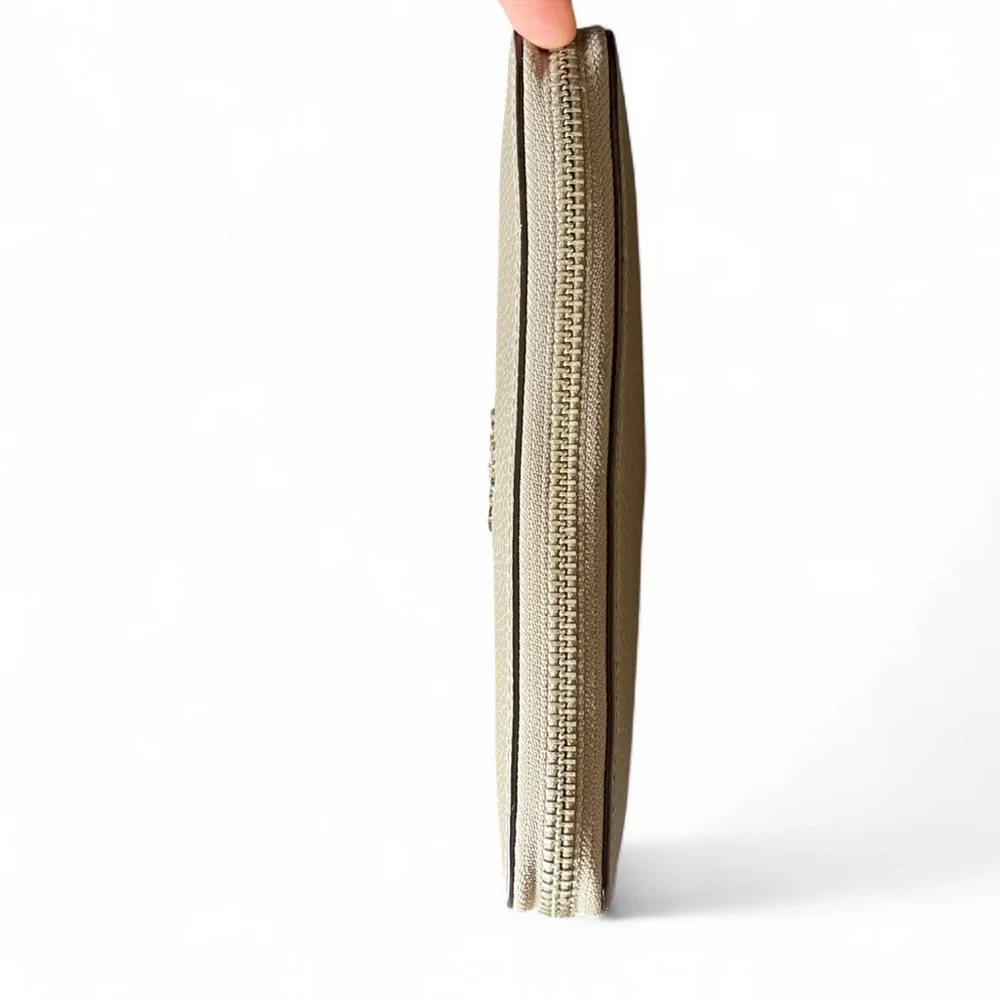 Coach‎ Zippy Leather Long Wallet